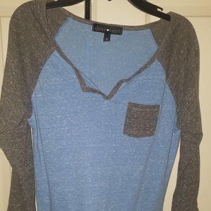 Mid Sleeve V-Neck Raglan T-Shirt w/Pocket